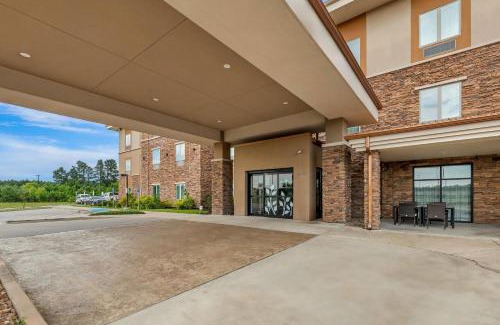 Lufkin Hotel | Comfortable MainStay Suites Lufkin with Pool & Breakfast