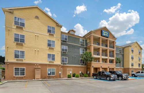 Port Arthur Hotel | Comfortable MainStay Suites Port Arthur with Pool & Hot Tub