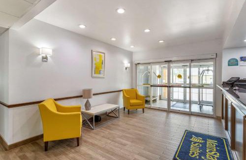 Port Arthur Hotel | Comfortable MainStay Suites Port Arthur with Pool & Hot Tub