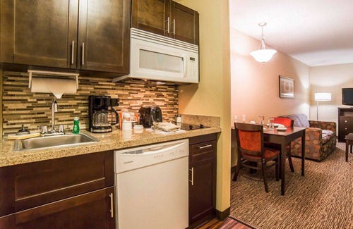 Rapid City Hotel | Inviting MainStay Suites in Rapid City with Pool & Spa