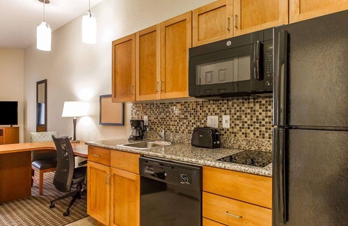 Stanley Hotel | Relax at MainStay Suites Stanley with Spa and Family Amenities