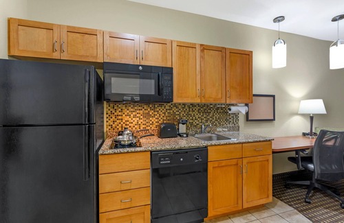 Stanley Hotel | Relax at MainStay Suites Stanley with Spa and Family Amenities