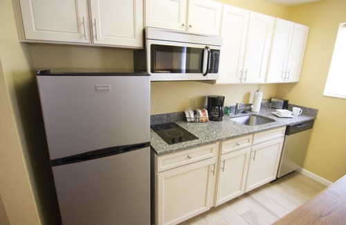 Potomac Falls Hotel | Comfortable Dulles Suites with Kitchen & Breakfast Options