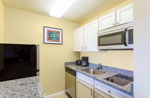 Potomac Falls Hotel | Comfortable Dulles Suites with Kitchen & Breakfast Options