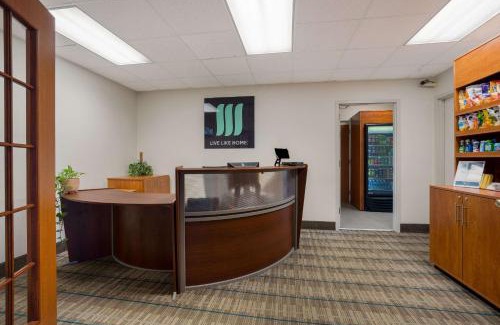 Wilmington Hotel | Pet-Friendly MainStay Suites Wilmington with Pool Access