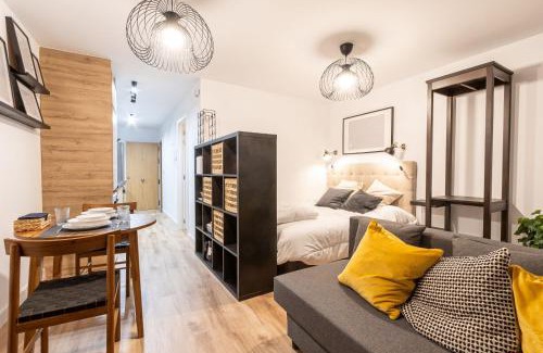 Verin Apartment | Maior 5 Apartamentos: Family-Friendly Retreat with Top Ratings