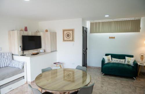 Maipu Apartment | Elegant Maipu Apartment with Hot Tub & 9.8 Guest Rating