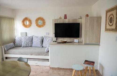 Maipu Apartment | Elegant Maipu Apartment with Hot Tub & 9.8 Guest Rating