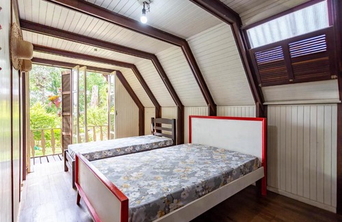 Mairipora Ski Chalet | Relaxing Retreat in Mairipora with Pool and Wi-Fi Access