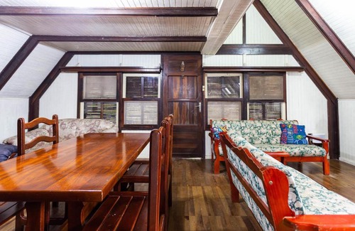 Mairipora Ski Chalet | Relaxing Retreat in Mairipora with Pool and Wi-Fi Access
