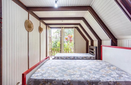 Mairipora Ski Chalet | Relaxing Retreat in Mairipora with Pool and Wi-Fi Access