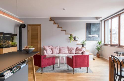 Liberty Avenue Apartment | Pet-Friendly Maironis Apartment 2 with Hot Tub & High Ratings