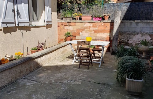 Saint-Saturnin-les-Avignon House | Maison Centre Village: Tranquil Retreat Near Avignon