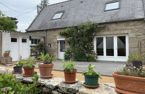 Pleumeur-Bodou Cottage | Serene Oceanview Retreat: 9.8 Rated, Steps from the Beach