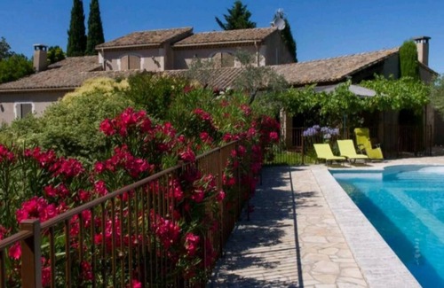 Saint-Didier-au-Mont-d'Or House | Elegant Maison Provençale: Family & Pet-Friendly Getaway