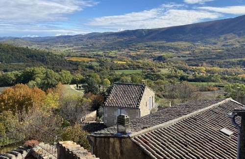 Saint-Martin-de-Castillon House | Unforgettable Family Stay at Maison de Famille Face au Lubéron