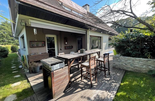 Louveciennes House | Elegant Maison near Versailles with Pool and Family Amenities