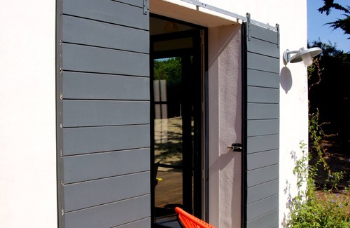 Noirmoutier-en-l'Ile Villa | Beachside Retreat Near Lutins Beach with Family Amenities