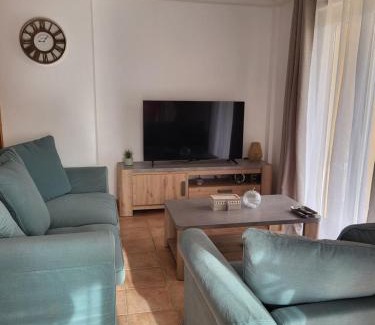 La Faviere Apartment | Seaside Retreat: Family-Friendly Hotel Near the Beach