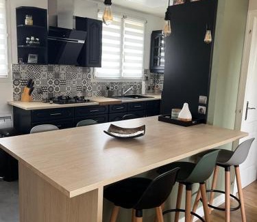 Courseulles-sur-Mer House | Beachside Retreat: Family-Friendly Stay Near the Shore