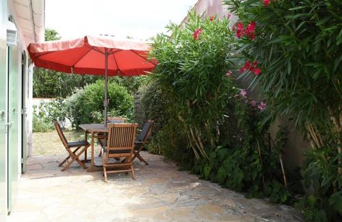 Ars-en-Re House | Charming Maison à Ars-en-Ré with Terrace & Free WiFi