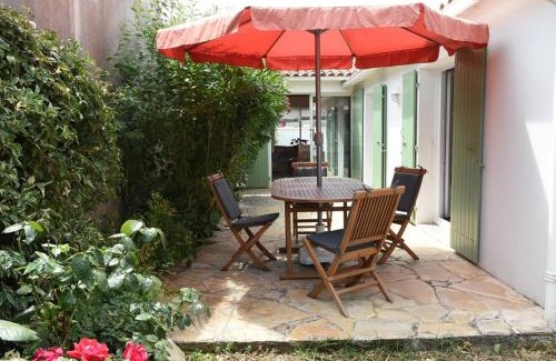 Ars-en-Re House | Charming Maison à Ars-en-Ré with Terrace & Free WiFi