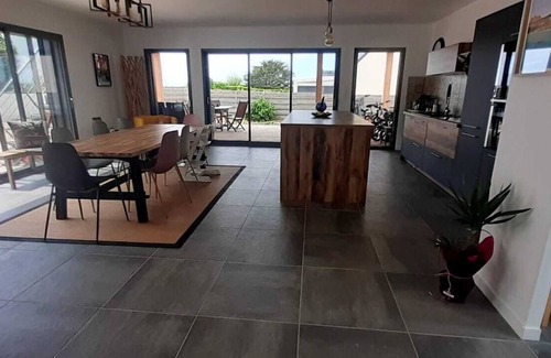 Plobannalec-Lesconil House | Beachfront Bliss: Maison à la Mer with Family-Friendly Amenities