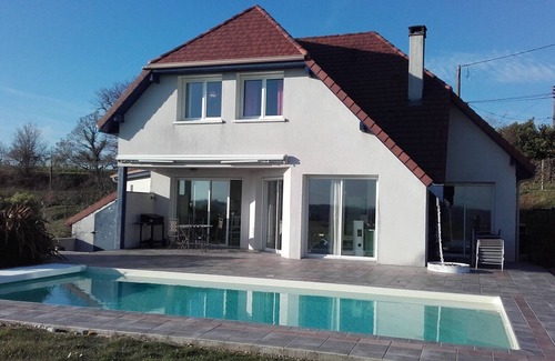 Castetner House | Scenic Maison à la Campagne with Pool & Spa Amenities