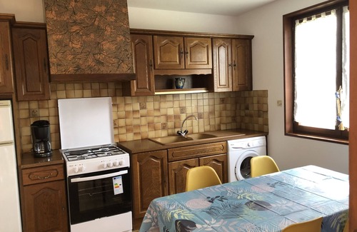 Sanvignes-les-Mines Cabin | Peaceful Country Retreat: Family-Friendly Accommodations