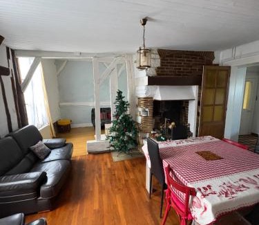 Troyes House | Discover Family-Friendly Maison à Troyes with Pet Access