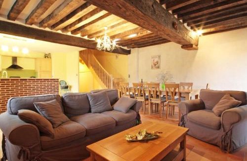 La Baroche-sous-Luce House | Family-Friendly Gîte La Baroche-sous-Lucé, Rated 9/10