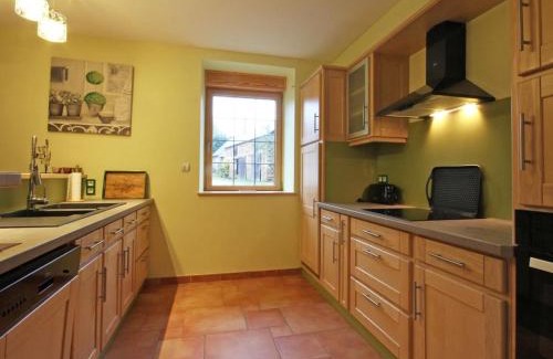 La Baroche-sous-Luce House | Family-Friendly Gîte La Baroche-sous-Lucé, Rated 9/10