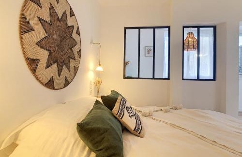 Le Pharo Apartment | Discover Maison ŪMA: Wifi, Beach Access & City Center