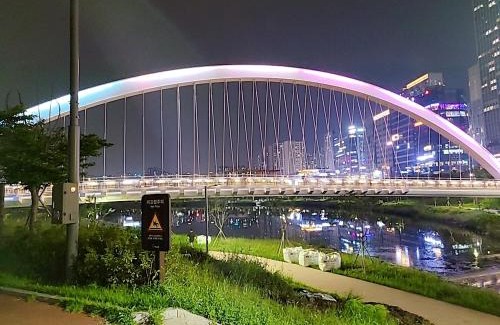 Hanam Apartment | Lake Parkview: 10/10 Rated with Family-Friendly Features