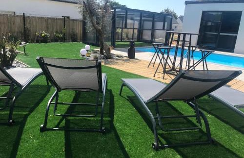 Le Tour-du-Parc Villa | Beachfront Maison with Heated Pool, Spa & Ocean Views