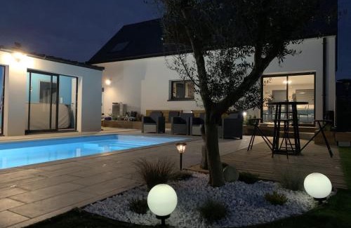 Le Tour-du-Parc Villa | Beachfront Maison with Heated Pool, Spa & Ocean Views