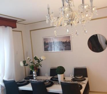 Tremblay-en-France House | Maison 10 pièces Spa jacuzzi Paris Airport CDG jardin arboré clos