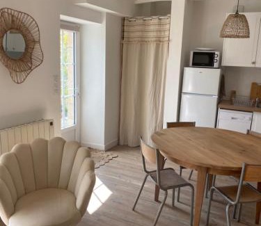 Mortagne-sur-Sevre House | Cozy Maison Near Puy du Fou - Child Friendly Retreat