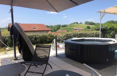 Saint-Pee-sur-Nivelle House | Relaxing Maison with Ocean View near Lac de St-Pée