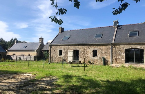 Quemeneven House | Comfortable Maison for 2 to 5 Guests, Pet & Child Friendly