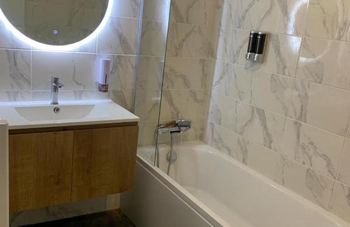 Broons Apartment | Maison 2 chambres avec jaccuzi de 2 à 4 pers