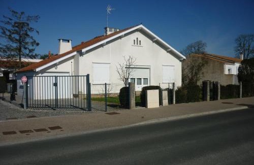 Aigrefeuille-d'Aunis House | Discover Maison: Perfect Getaway 20 Minutes from the Sea