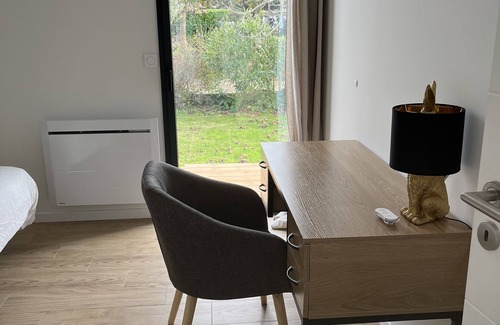 Ambares-et-Lagrave House | Cozy Maison with Garden Near Bordeaux, Ideal for Families