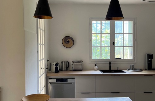 Sud House | Ideal Maison with Kitchen, Just 15 Mins Walk to City Center