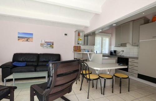 La Palmyre House | Explore Maison La Palmyre: Family & Pet-Friendly Retreat