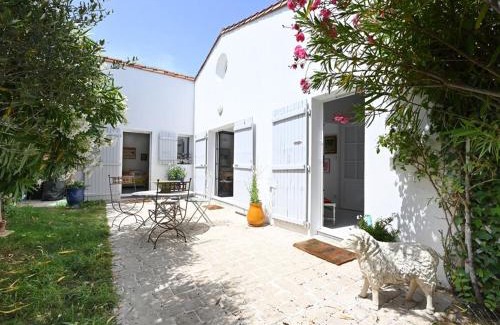 Les Portes-en-Re House | Cozy 3-Room Maison with Garden Near Portes-en-Ré