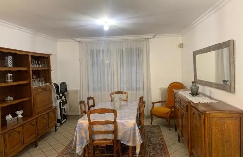 Faches-Thumesnil House | Spacious Maison for 6-8 Guests - Family-Friendly Retreat