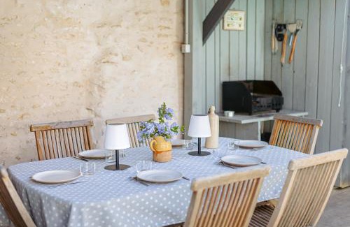 Le Chateau-d'Oleron House | Elegant Maison with Pool and Ocean Views for Your Stay