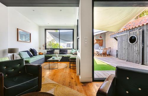 Le Chateau-d'Oleron House | Elegant Maison with Pool and Ocean Views for Your Stay