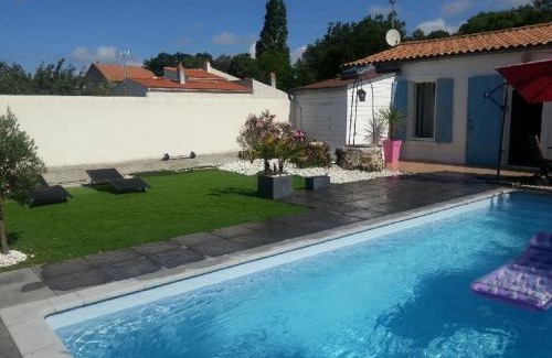 Angoulins House | Inviting Angoulins Retreat with Pool, Steps from the Beach